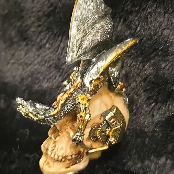 Nemesis Now Steel Wing Skull Figurine - Picture 7 of 10